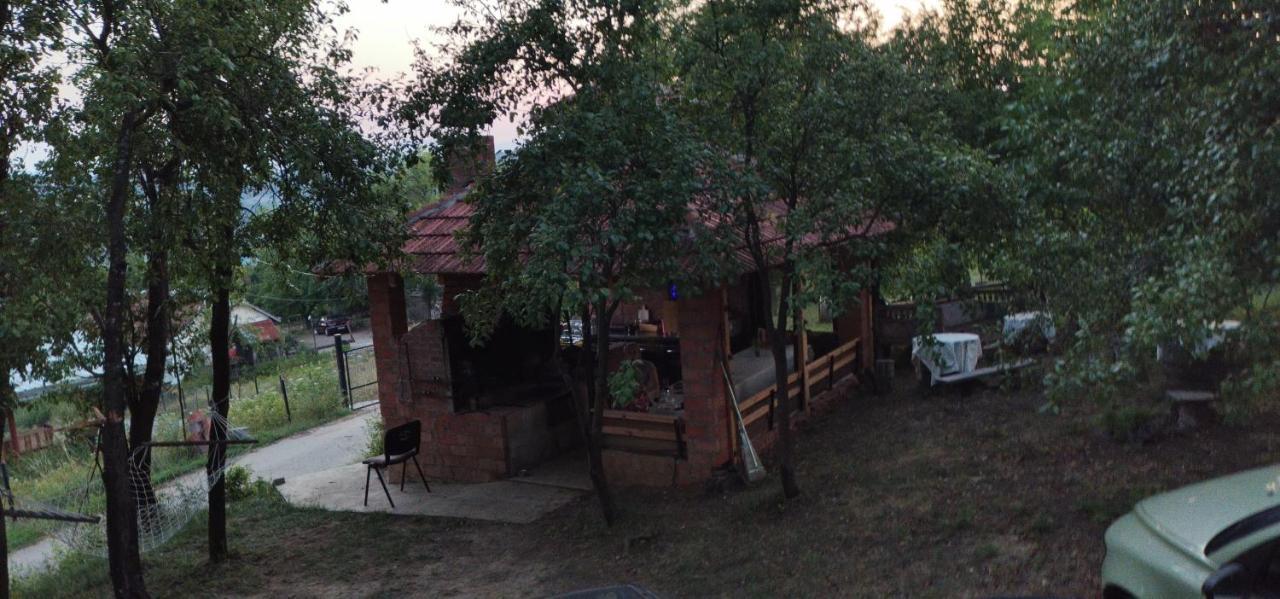 Bungalovi Api-Centar Gornji Milanovac Exterior photo